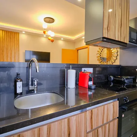 1 Jakuzili Apartment *