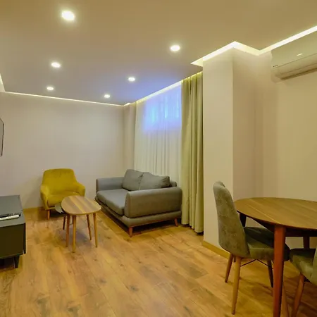 1 Jakuzili Apartment