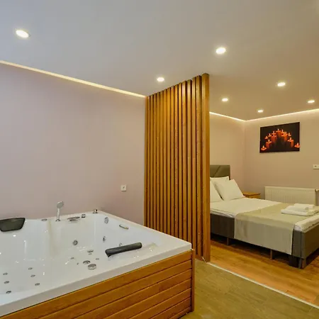 1 Jakuzili Apartment