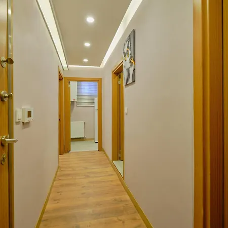 1 Jakuzili Apartment *